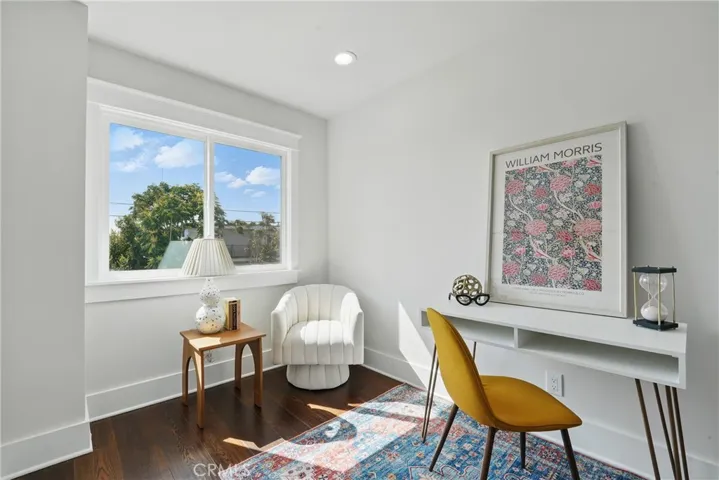 2111 S Bronson, Los Angeles, California 90018
