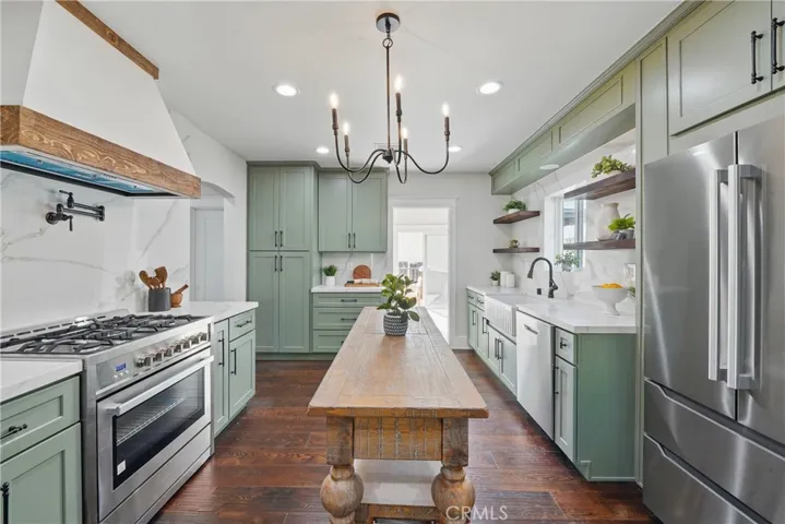 2111 S Bronson, Los Angeles, California 90018