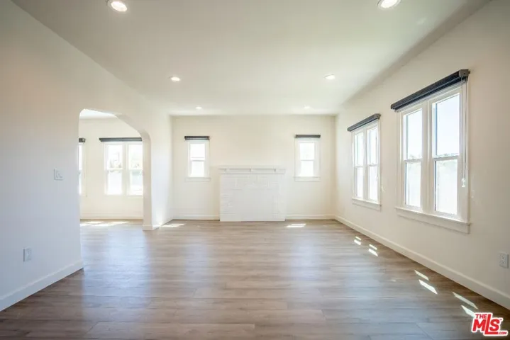 1226 Keniston Avenue, Los Angeles, California 90019