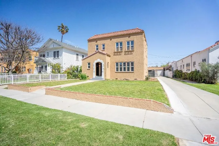 1226 Keniston Avenue, Los Angeles, California 90019