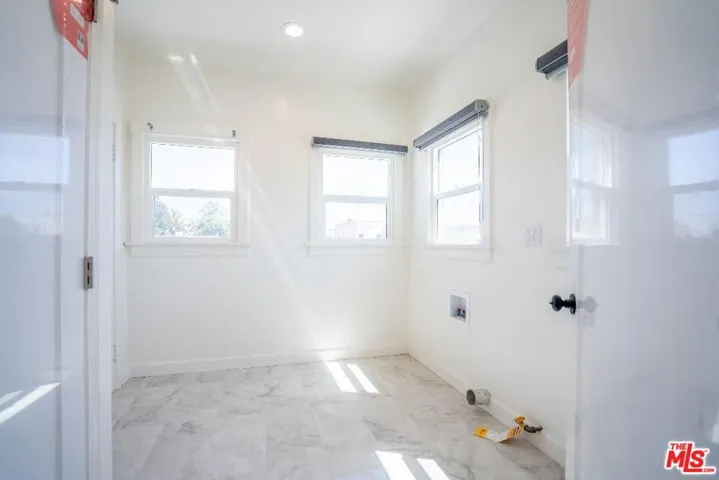 1226 Keniston Avenue, Los Angeles, California 90019