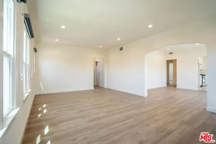 1226 Keniston Avenue, Los Angeles, California 90019