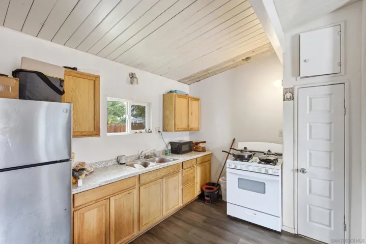 157 N Sheriff Ave, San Jacinto, California 92583