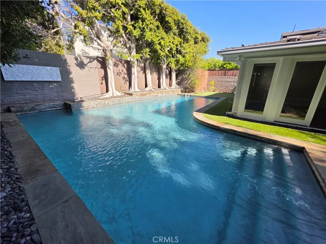 310 S Thurston, Los Angeles, California 90049