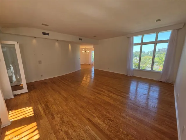 310 S Thurston, Los Angeles, California 90049