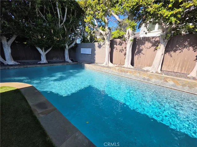 310 S Thurston, Los Angeles, California 90049