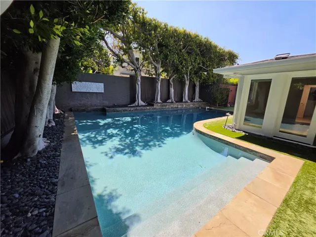 310 S Thurston, Los Angeles, California 90049