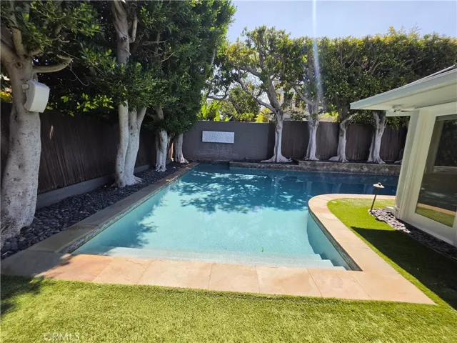 310 S Thurston, Los Angeles, California 90049