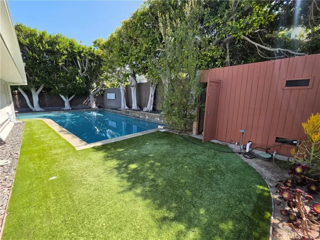 310 S Thurston, Los Angeles, California 90049