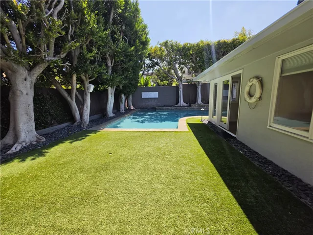 310 S Thurston, Los Angeles, California 90049
