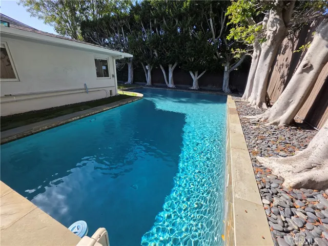 310 S Thurston, Los Angeles, California 90049