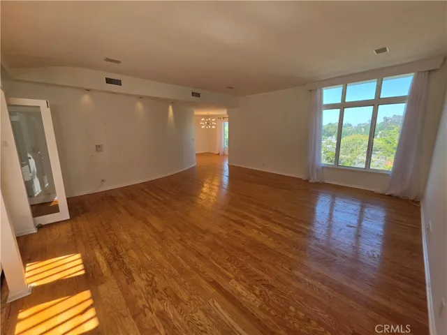310 S Thurston, Los Angeles, California 90049