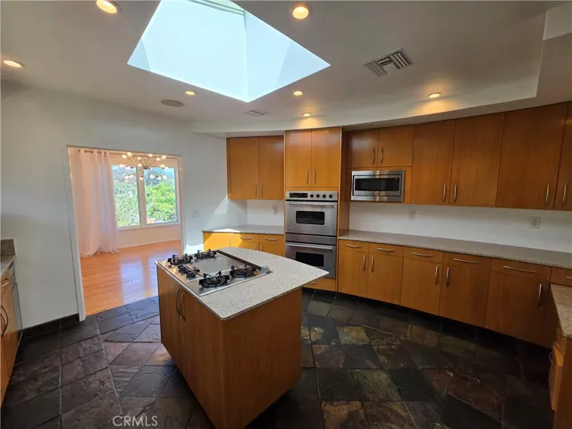 310 S Thurston, Los Angeles, California 90049