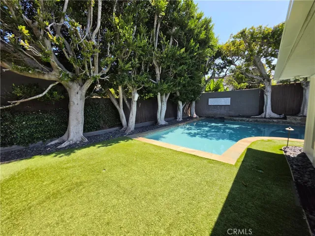 310 S Thurston, Los Angeles, California 90049