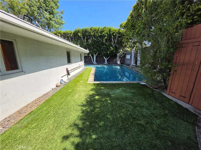 310 S Thurston, Los Angeles, California 90049