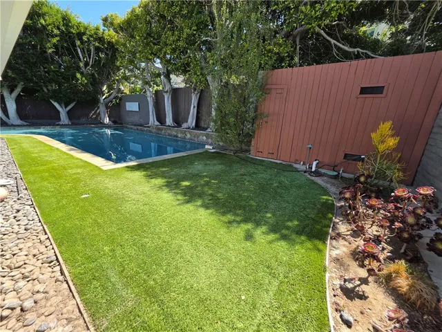 310 S Thurston, Los Angeles, California 90049
