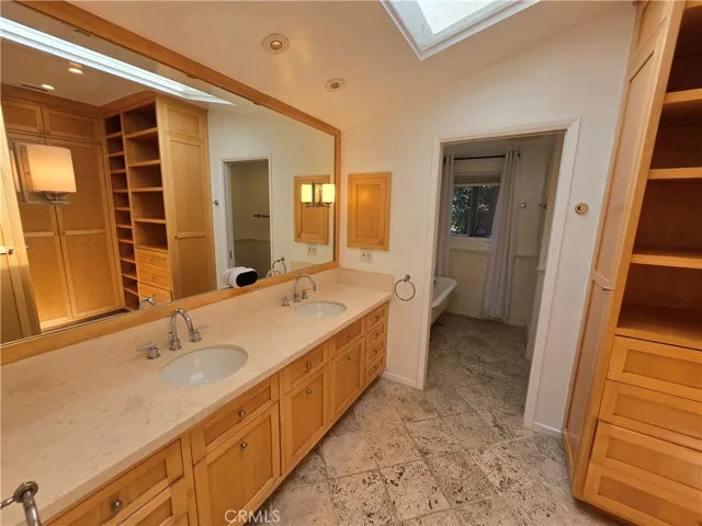 310 S Thurston, Los Angeles, California 90049