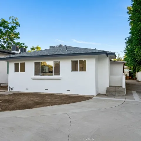 22522 Clarendon, Los Angeles, California 91367