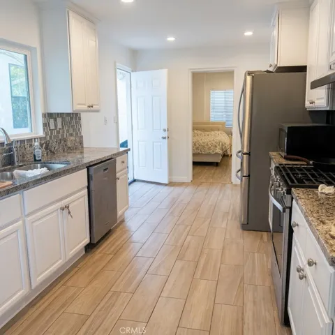 22522 Clarendon, Los Angeles, California 91367