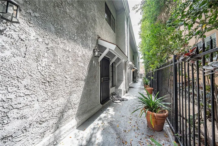 1221 N Sycamore 5, Los Angeles, California 90038
