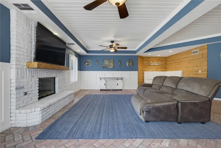 180 Mission Drive, Camarillo, California 93010