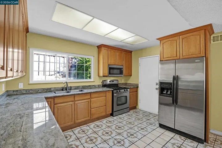972 Tara Hills Dr, Pinole, California 94564