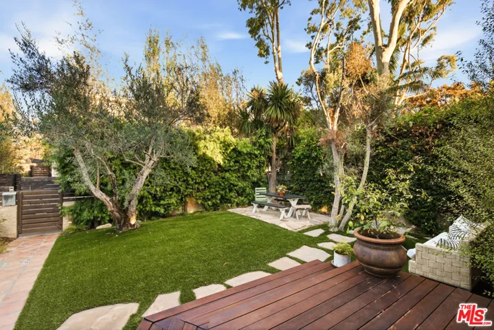 913 Amoroso Place, Los Angeles, California 90291