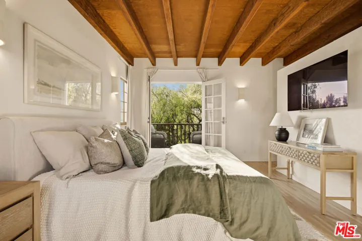 913 Amoroso Place, Los Angeles, California 90291
