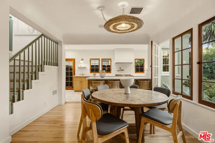 913 Amoroso Place, Los Angeles, California 90291