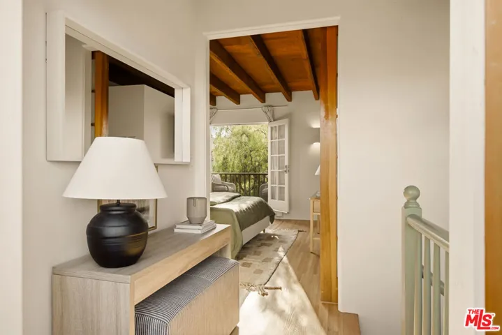 913 Amoroso Place, Los Angeles, California 90291