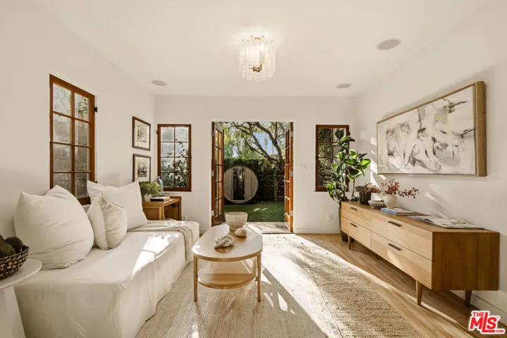 913 Amoroso Place, Los Angeles, California 90291