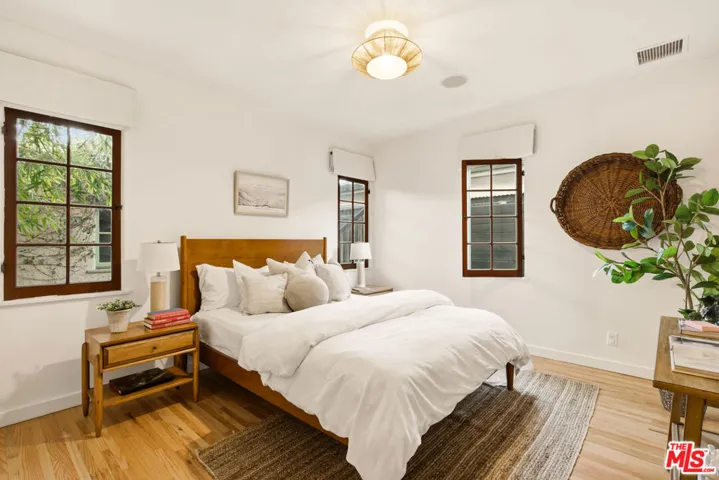 913 Amoroso Place, Los Angeles, California 90291