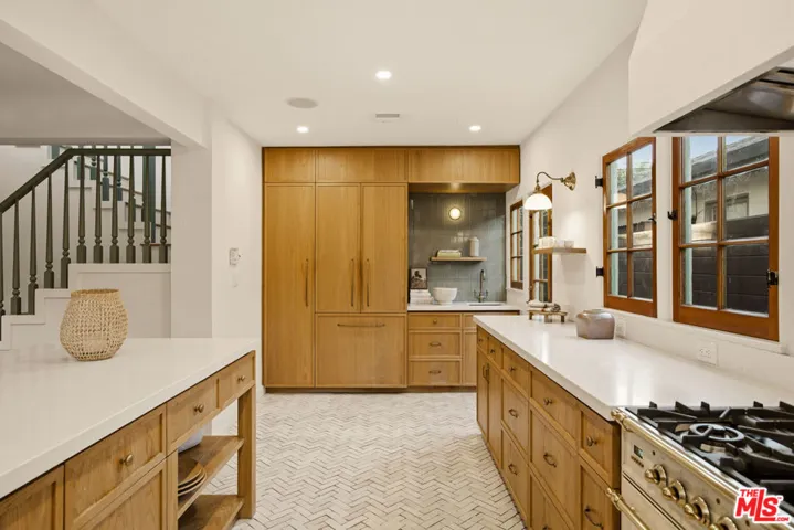 913 Amoroso Place, Los Angeles, California 90291