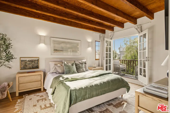 913 Amoroso Place, Los Angeles, California 90291