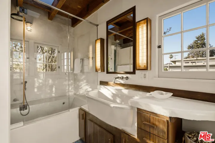 913 Amoroso Place, Los Angeles, California 90291
