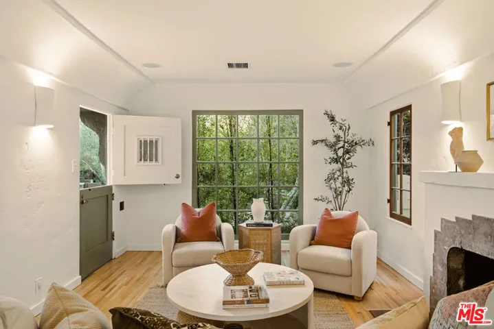 913 Amoroso Place, Los Angeles, California 90291