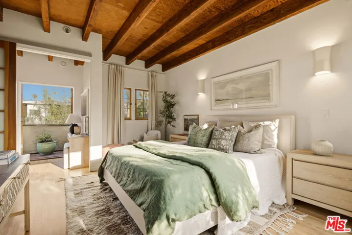 913 Amoroso Place, Los Angeles, California 90291