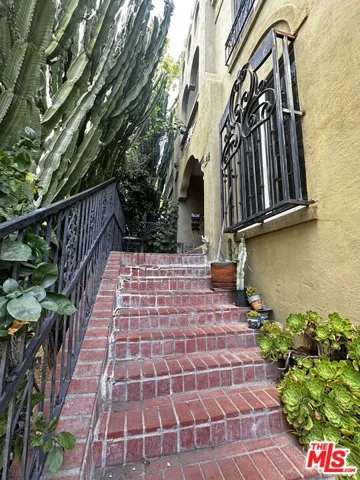 156 N Kenmore Avenue 2, Los Angeles, California 90004