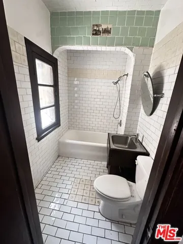 156 N Kenmore Avenue 2, Los Angeles, California 90004