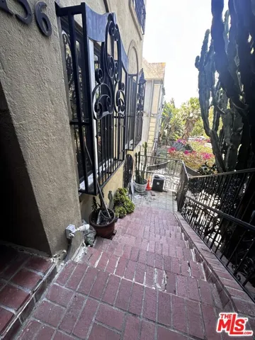 156 N Kenmore Avenue 2, Los Angeles, California 90004