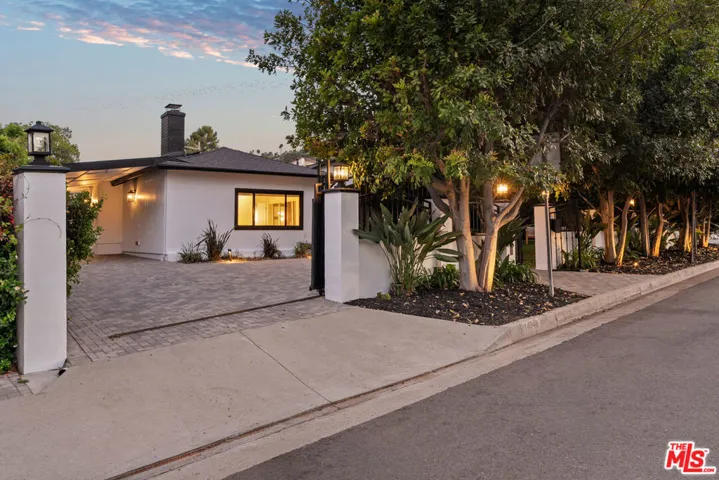 14348 Roblar Place, Sherman Oaks, California 91423