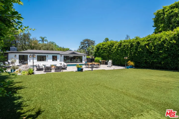 14348 Roblar Place, Sherman Oaks, California 91423