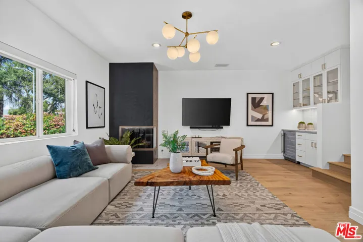 14348 Roblar Place, Sherman Oaks, California 91423
