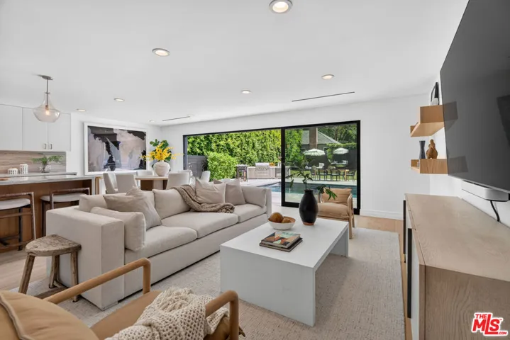 14348 Roblar Place, Sherman Oaks, California 91423