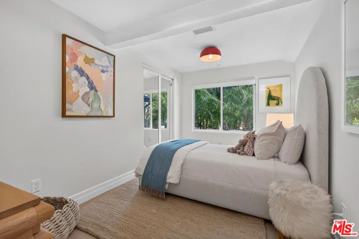 14348 Roblar Place, Sherman Oaks, California 91423