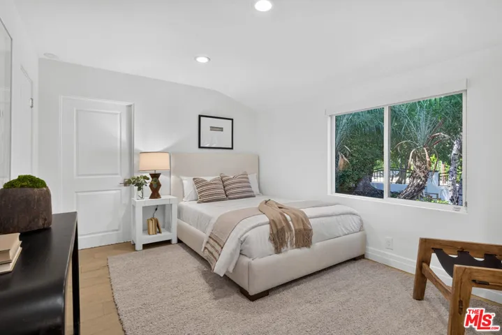 14348 Roblar Place, Sherman Oaks, California 91423