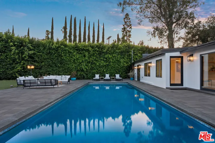 14348 Roblar Place, Sherman Oaks, California 91423