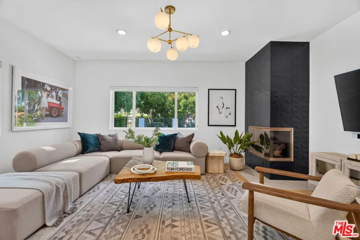 14348 Roblar Place, Sherman Oaks, California 91423