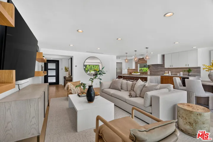 14348 Roblar Place, Sherman Oaks, California 91423