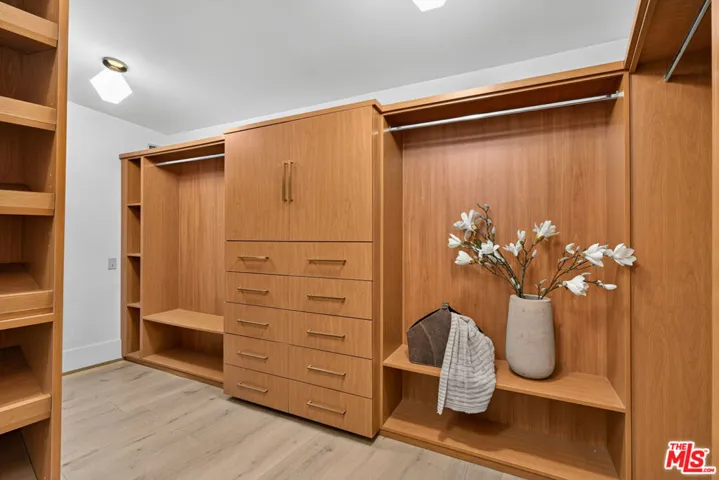 14348 Roblar Place, Sherman Oaks, California 91423